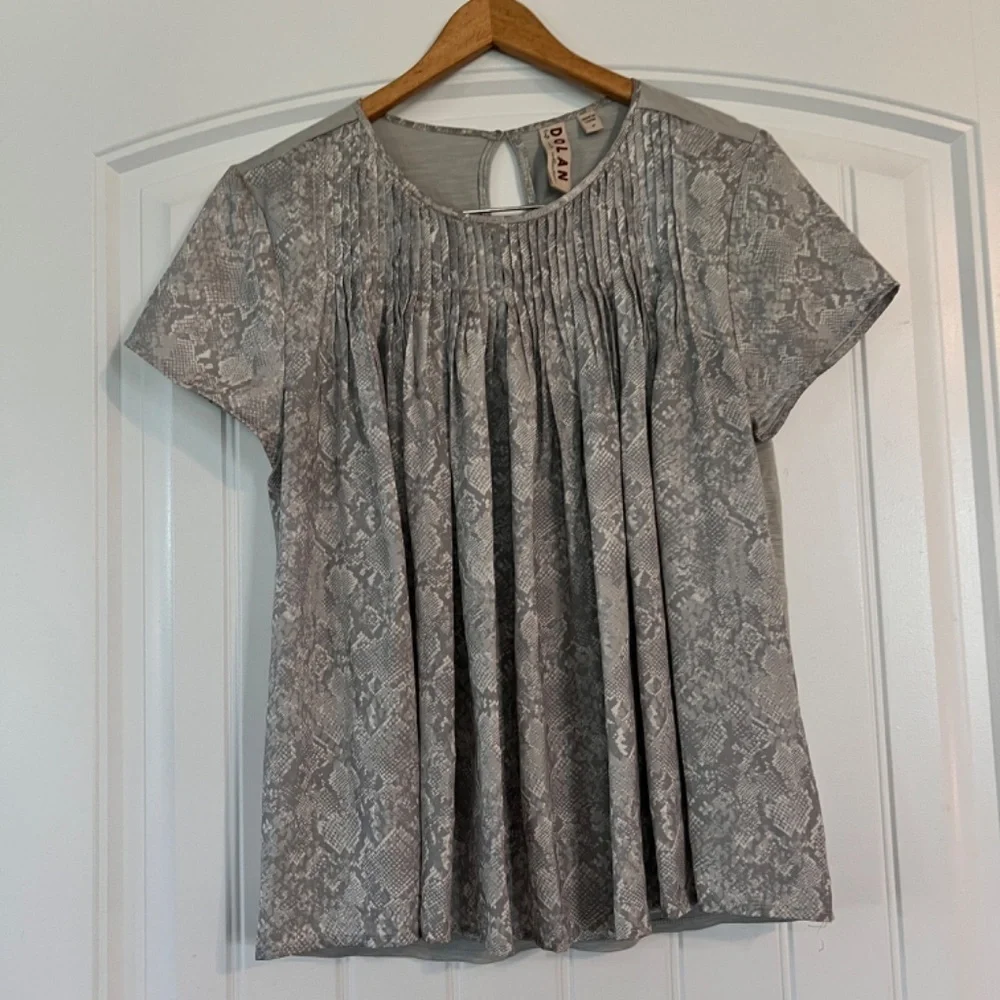 Anthropologie Dolan Left Coast Pleated Gray Snakeskin Blouse Small